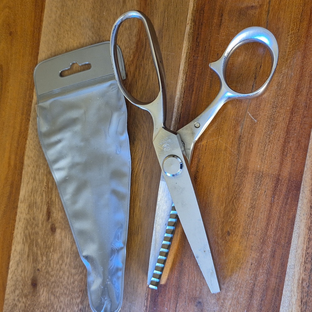 Vintage Yellow Canary Pinking Shears / Scissors